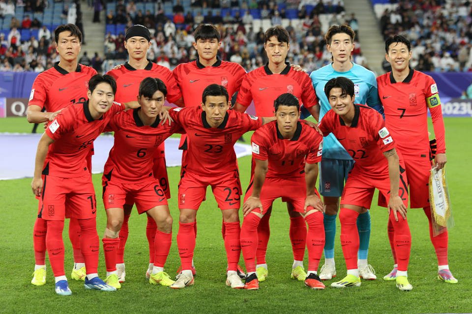 韩国队在比赛中展现了自信稳定的战术风格