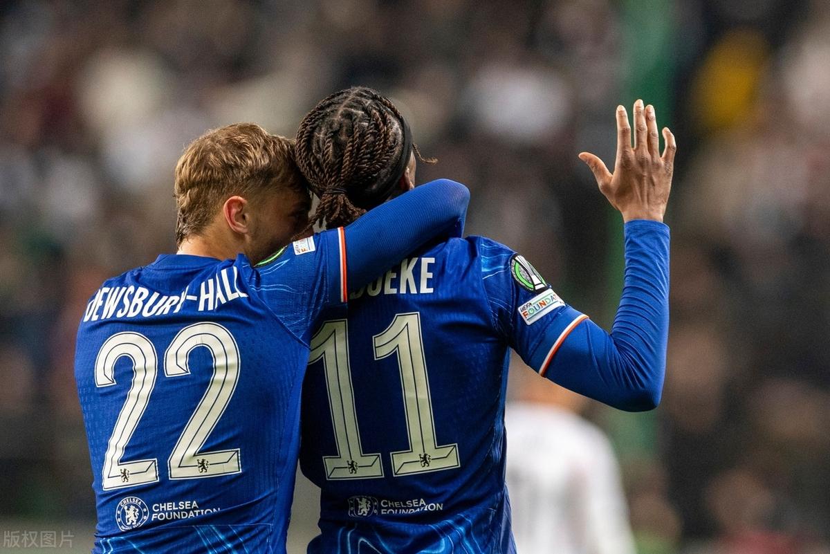 切尔西客场战胜莱斯特城,豪取三分 切尔西客场战胜莱斯特城,豪取三分