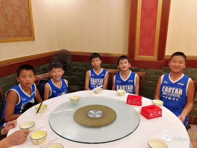 回顾球队历程，每场比赛都是一段精彩故事