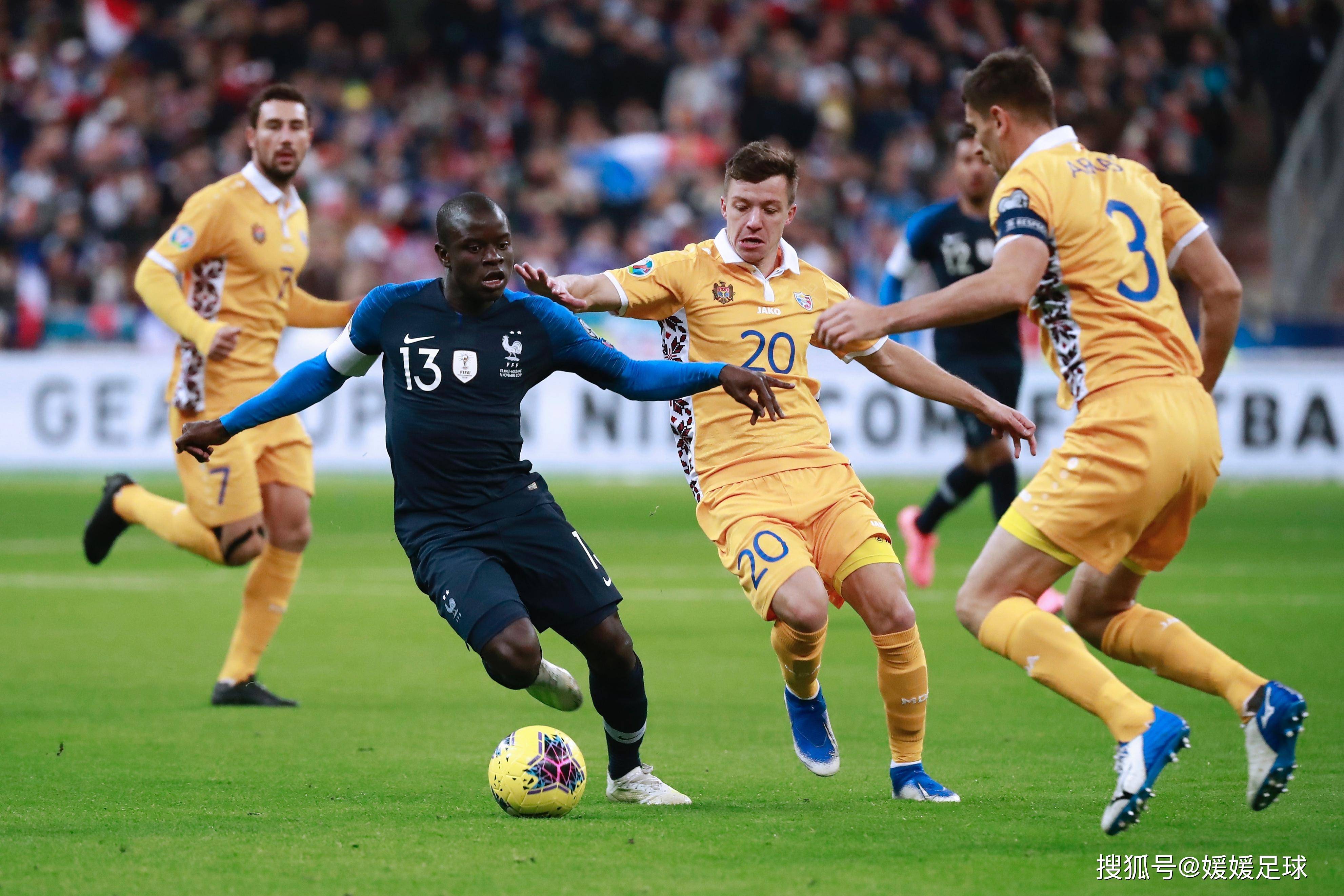 波兰国家队备战,与新加坡队争夺胜利 波兰国家队备战,与新加坡队争夺胜利