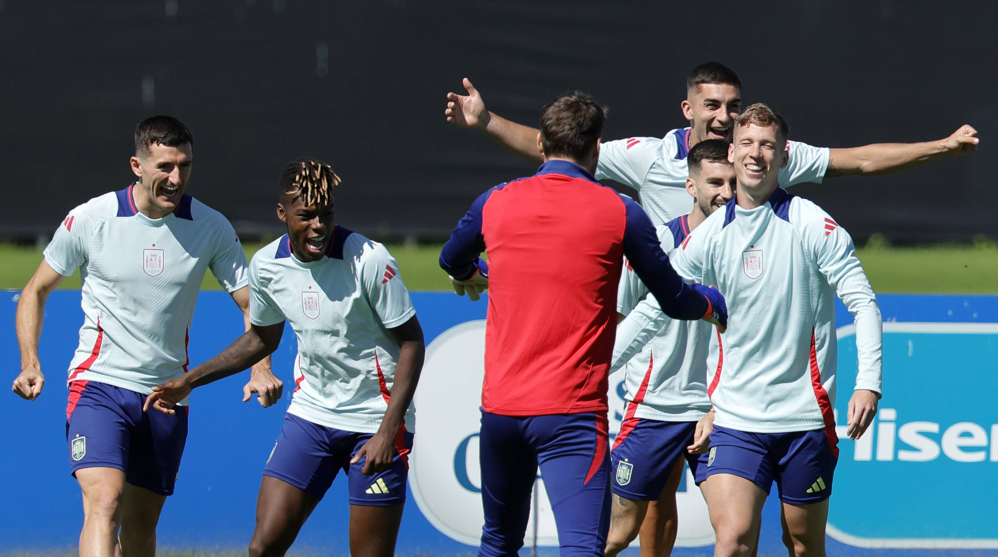 米兰体育活动-包含西班牙队在场上展现出色发挥，取得胜利的词条