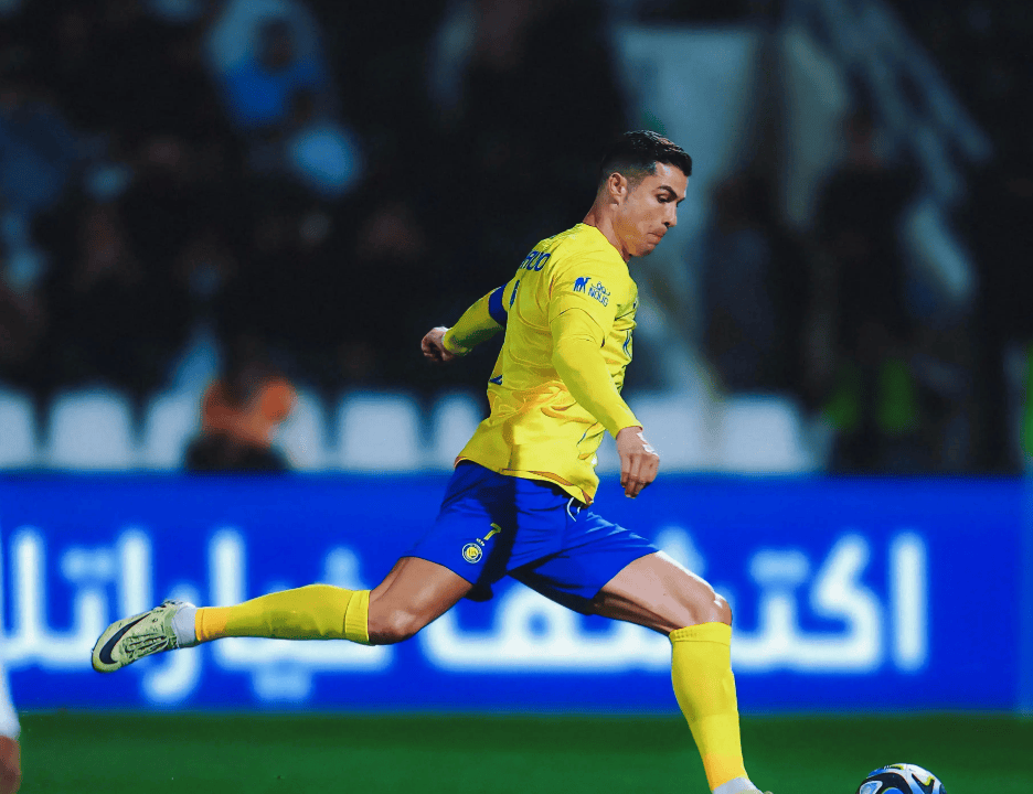 米兰体育注册-尤文图斯逼平多特蒙德：C罗传射伊瓜因破门